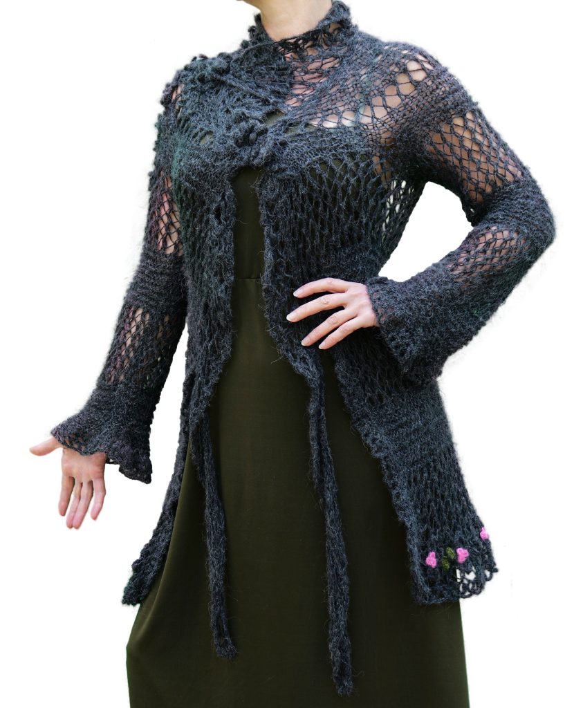 Goottiruusu-etu-kauluskiinni-1