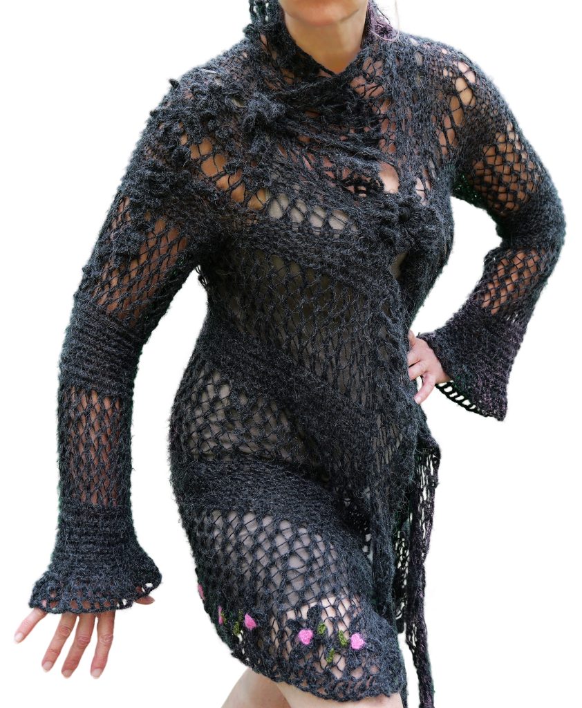 Goottiruusu-hartia-kauluskiinni-1